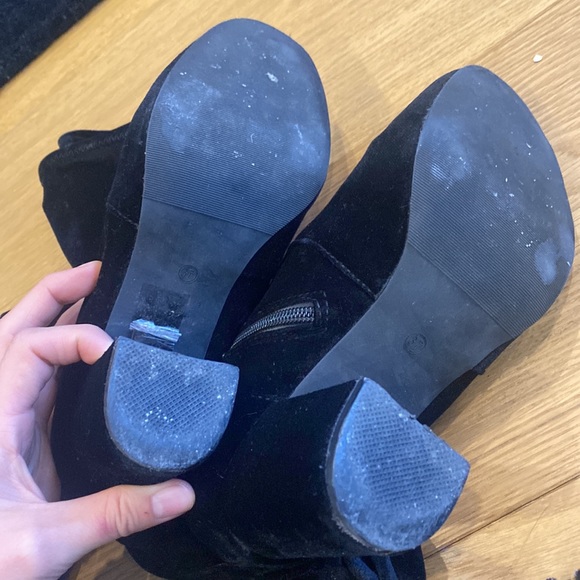 Black boots - Picture 4 of 4